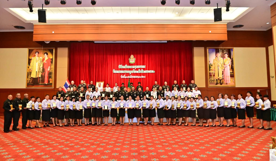 โรงพยาบาลพระมงกุฎเกล้า จัดพิธีเกษียณอายุราชการ ข้าราชการแผนกขนส่งและลูกจ้าง สังกัด รพ.รร.๖ โดยได้รับเกียรติจาก พลตรี ณรงค์ ภักดีศุภผล ผู้อำนวยการโรงพยาบาลพระมงกุฎเกล้า เป็นประธานในพิธี