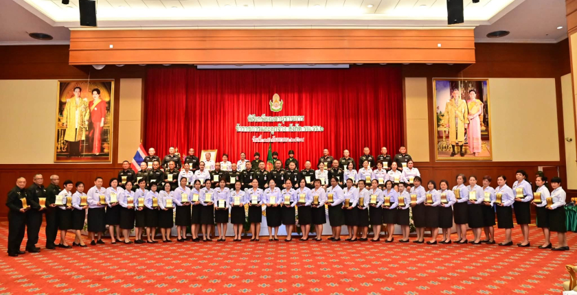 โรงพยาบาลพระมงกุฎเกล้า จัดพิธีเกษียณอายุราชการ ข้าราชการแผนกขนส่งและลูกจ้าง สังกัด รพ.รร.๖ โดยได้รับเกียรติจาก พลตรี ณรงค์ ภักดีศุภผล ผู้อำนวยการโรงพยาบาลพระมงกุฎเกล้า เป็นประธานในพิธี